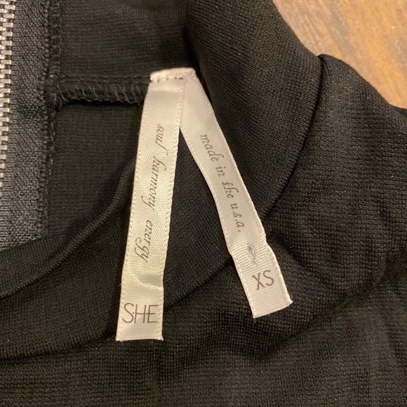 Long sleeves turtle neck dress with back cutout - Picture 2 of 3